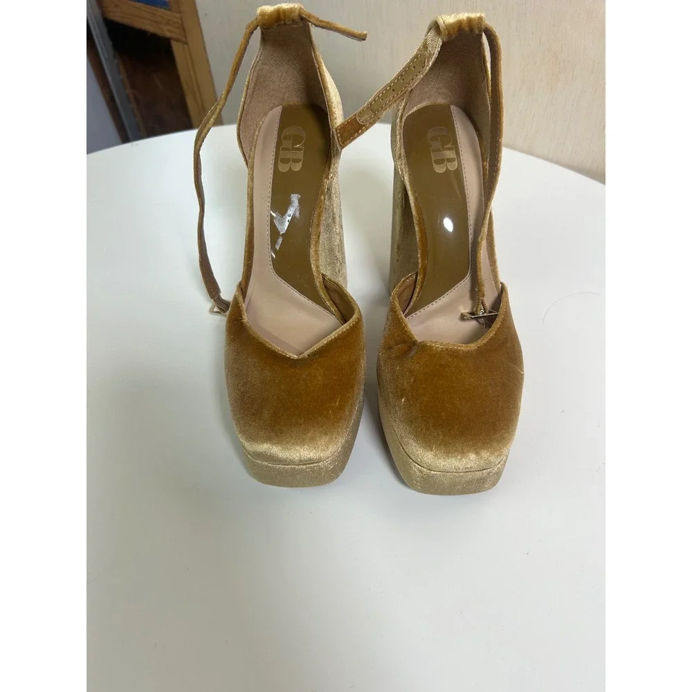 GB Gianni Bini Pumps Women 6.5M Gold Excellent Velvet Heel Ankle Strap